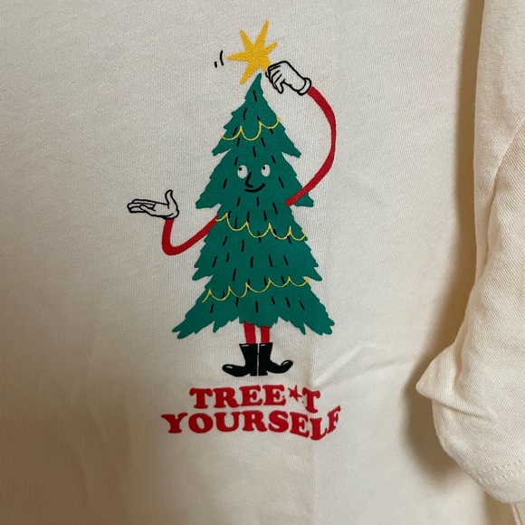Old Navy Women’s Christmas Tree Graphic Tee, Size Large - Picture 3 of 5